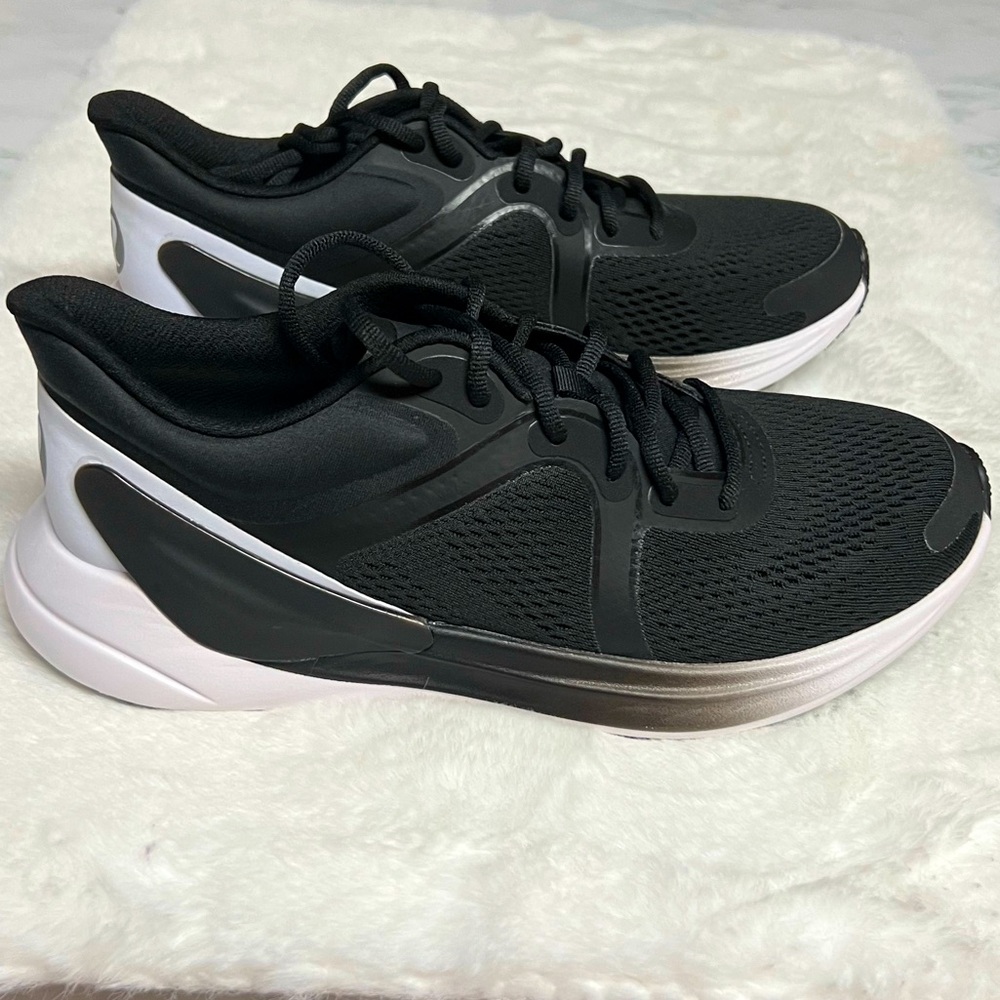 Lululemon Blissfeel Women's Running shoes.  Size 7.5
